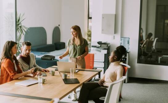 Jak agencja pracy pośrednictwa może pomóc w szybkim znalezieniu zatrudnienia?