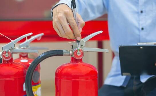 Jakie korzyści niesie ze sobą regularna aktualizacja przeciwpożarowych operatów?