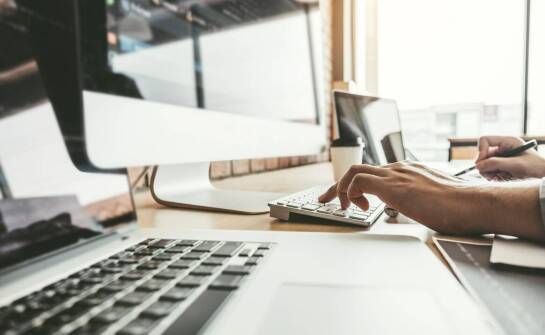 Jakie są korzyści z dostępu do bazy identycznych pytań z WORD?