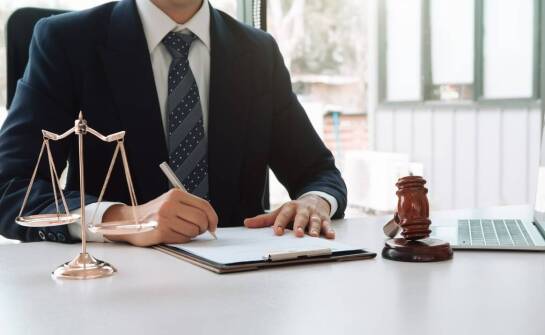 Jak prawnik w Rykach wspiera klientów w procesach o odszkodowanie?