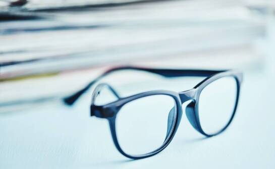 Jakie są najważniejsze zalecenia dotyczące pielęgnacji okularów według optyka?