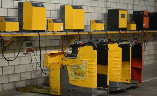 Ile kosztuje utrzymanie wózka paletowego elektrycznego?