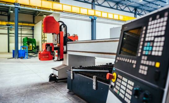 Kluczowe aspekty zakupu używanych frezarek CNC dla wydajności produkcji