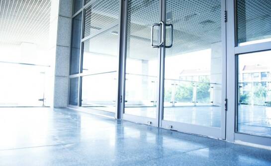 Jak montaż stalowych drzwi wpływa na bezpieczeństwo użytkowników?