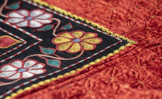 Symbolika kolorów w wielkanocnych ornatach i ich zastosowanie