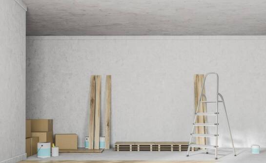 Jakie narzędzia i sprzęt są wykorzystywane przy opróżnianiu pomieszczeń?