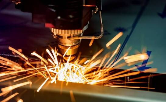 Nowoczesne technologie w laserowym cięciu i ich wpływ na precyzję obróbki