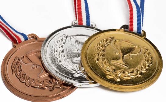 Medale jako pamiątka – jak stworzyć niezapomniane trofea?