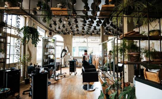 Praktyczne zastosowanie mobilnych urządzeń do badania skóry w fryzjerskich salonach