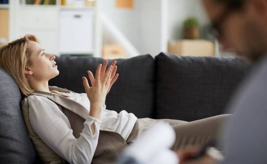 Jak indywidualna psychoterapia w Warszawie wspiera pewność siebie?