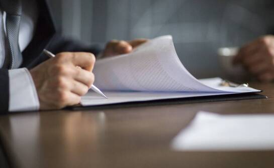 Jakie korzyści niesie współpraca z agencją celną profesjonalną?