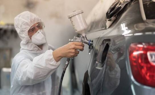 Jak usługi lakierniczo-blacharskie wpływają na estetykę pojazdu po kolizji?