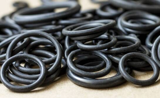 Rola badań materiałowych w tworzeniu formowych detali z kauczuku