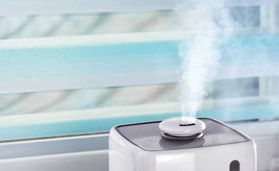 Jakie wymagania muszą spełniać systemy do nawilżania powietrza w różnych gałęziach przemysłu?