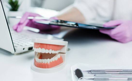 Periodontologia – klucz do zdrowia dziąseł i stabilności zębów