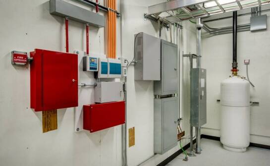 Jak układy automatycznej regulacji wpływają na efektywność magazynowania energii?