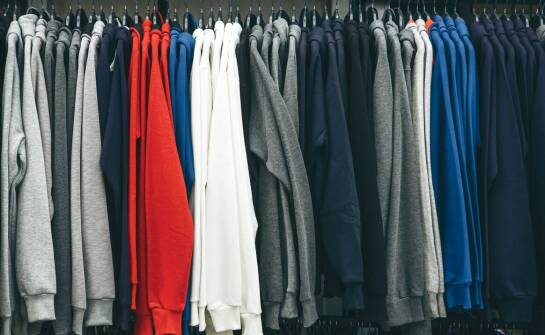 Wełniane płaszcze na zimę – dlaczego są najlepszym wyborem?