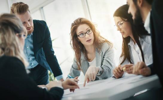 Współpraca z native speakerami w tłumaczeniach na fiński – korzyści i efekty