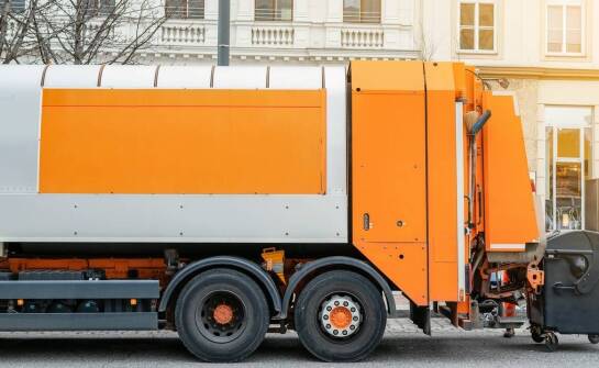 Jakich błędów unikać przy projektowaniu reklamy na samochód?