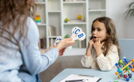 Logopedyczne wsparcie dla dorosłych z zaburzeniami głosu