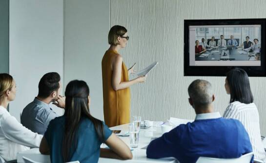 Zdalna współpraca z podatkowym doradcą w Warszawie: zalety i możliwości
