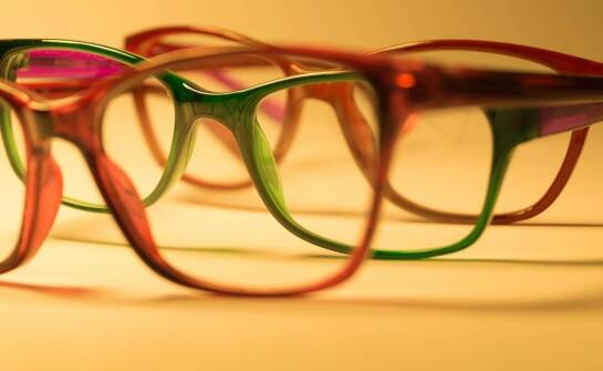 Jakie są najczęstsze przyczyny uszkodzeń okularów i jak ich unikać?