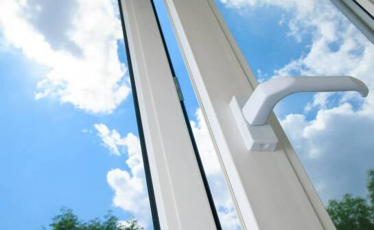 Jak nowoczesne technologie uszczelniające wpływają na trwałość PCV okien?