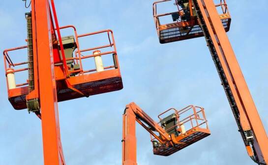 Jak wynajem zwyżki może wspierać remonty elewacji budynków?