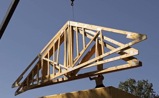 Jak kontrola jakości wpływa na trwałość wiązarów?