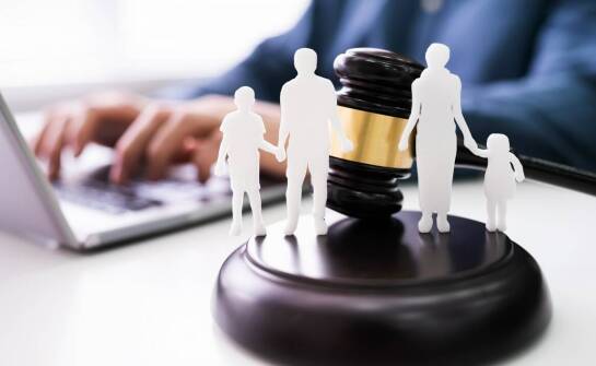 Jakie są prawne procedury przy ustalaniu miejsca zamieszkania dziecka?