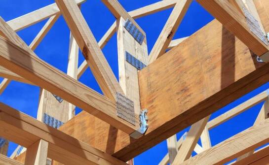 Rola prefabrykowanych elementów w przyspieszeniu realizacji dachowych projektów