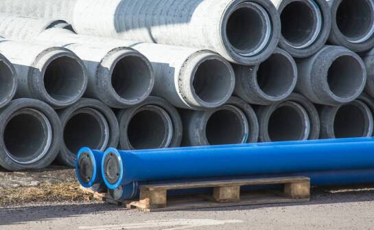 Jakie są kluczowe właściwości rur z tworzyw sztucznych do kanalizacji?