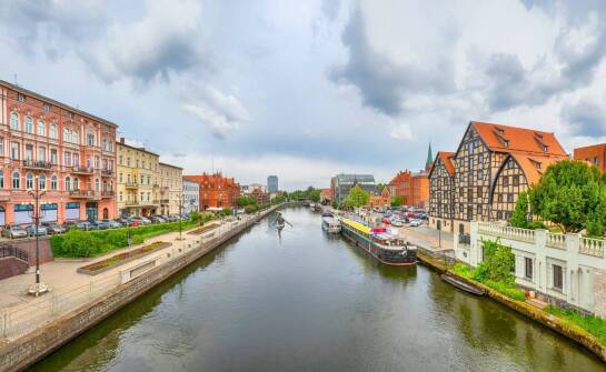 Rejsy po Kanale Elbląskim w letnim sezonie – oferta i cennik