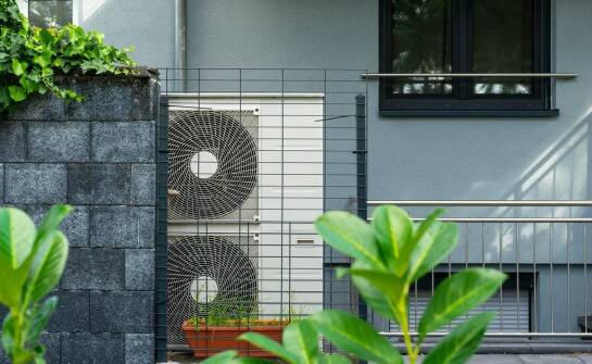 Hybrydowe inwertery w kontekście rosnących potrzeb energetycznych w gospodarstwach domowych