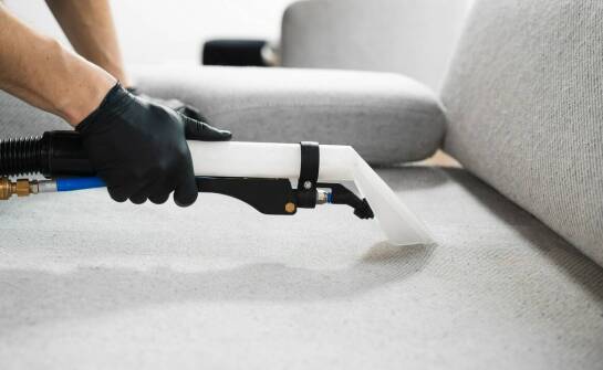 Jakie standardy powinny spełniać firmy oferujące pranie wykładzin w biurach?