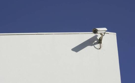 Jakie korzyści przynosi instalacja CCTV dla ochrony wieży na osiedlach mieszkaniowych?