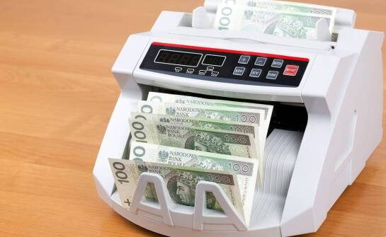 Jak często aktualizowane kursy walut wpływają na działalność kantoru w Kostrzynie?