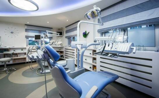 Jak bezbolesne leczenie kanałowe zmienia podejście do stomatologii?