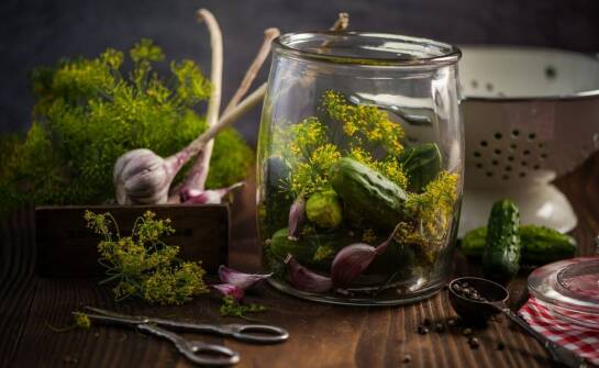 Jakie kluczowe właściwości szkła są przy wyborze słoików do zapraw?