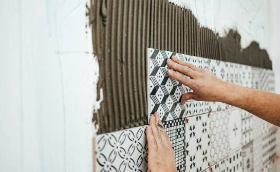 Profesjonalne usługi układania płytek – dlaczego warto je wybrać?