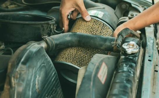 Rola wymiany filtrów w utrzymaniu maszyn JCB w doskonałym stanie.