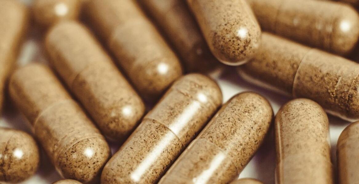 Zalety i wady różnych materiałów używanych do produkcji kapsułek pustych