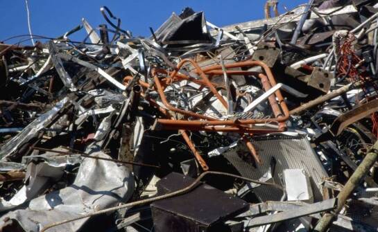 Rola cennika złomu w wyborze miejsca do sprzedaży surowców wtórnych