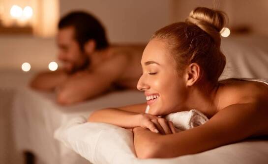 Masaż dla dwojga: jak wspólna sesja wpływa na jakość snu?