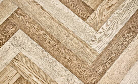 Jak jodełkowe panele mogą podkreślić charakter wnętrza?