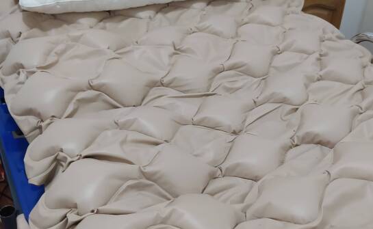 Kiedy warto zainwestować w przeciwodleżynowe materace?