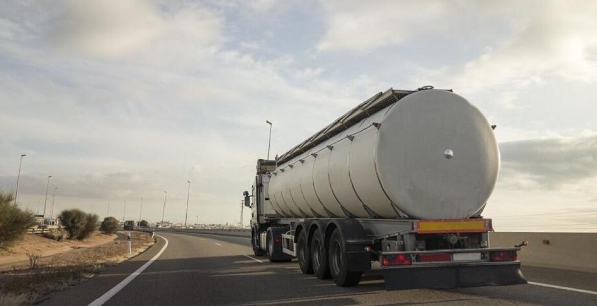 W jaki sposób dystrybucja wody wspiera procesy logistyczne w hurtowniach?