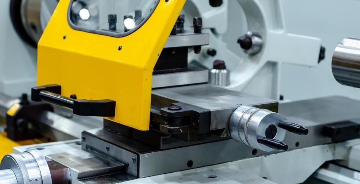 Jakie korzyści niesie projektowanie i budowa maszyn w przemyśle?