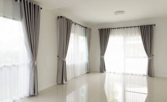 Szycie firan na wymiar – jak dbać o ich wygląd i trwałość?