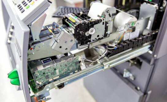 Druk flexo i jego znaczenie w produkcji transparentnych etykiet